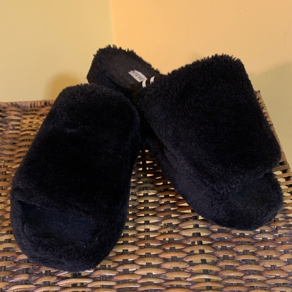 Steve Madden Women's Black and White Fuzzy Slippers